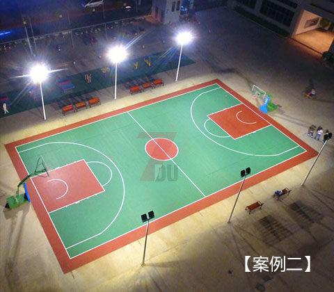 標(biāo)準(zhǔn)戶外籃球場(chǎng)6組8米立桿球場(chǎng)燈亮燈效果實(shí)拍案例一